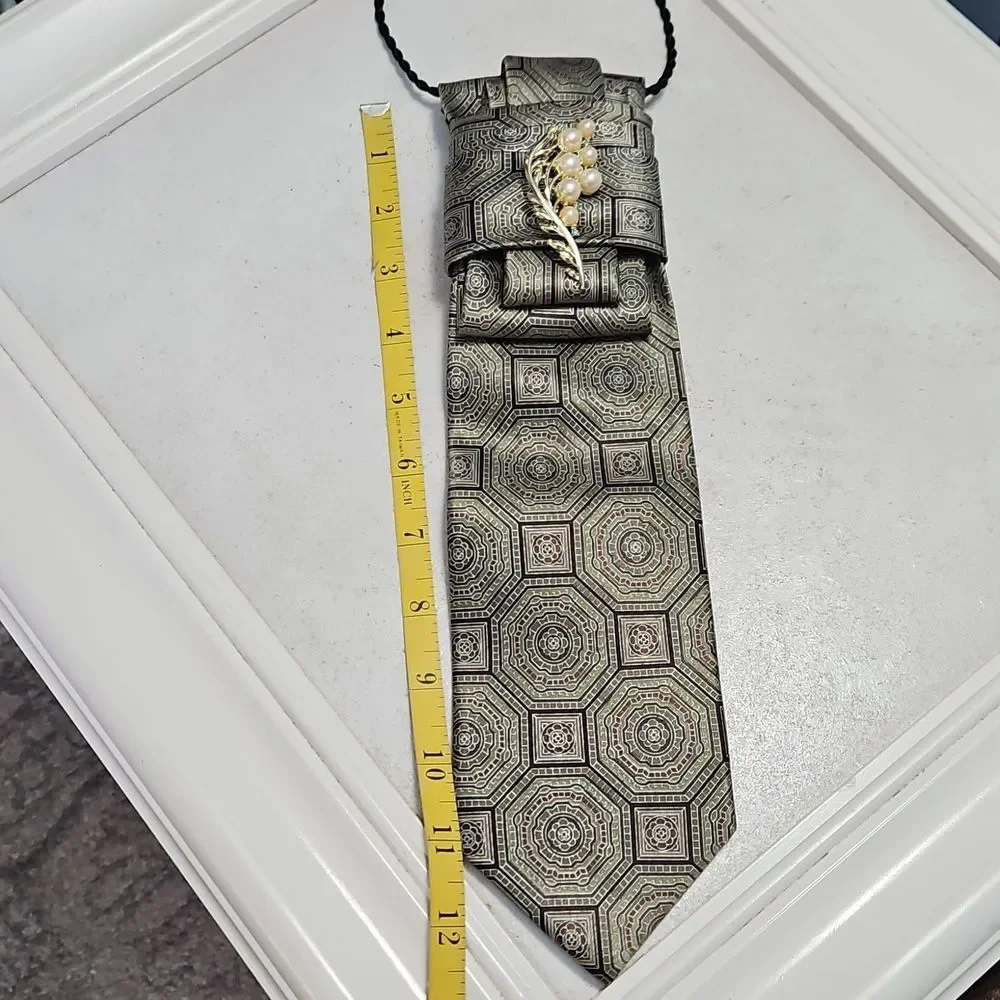 NWT Jos A Bank Silk Geometric Patterned Statement Tie Necklace Gold Accent Brooc